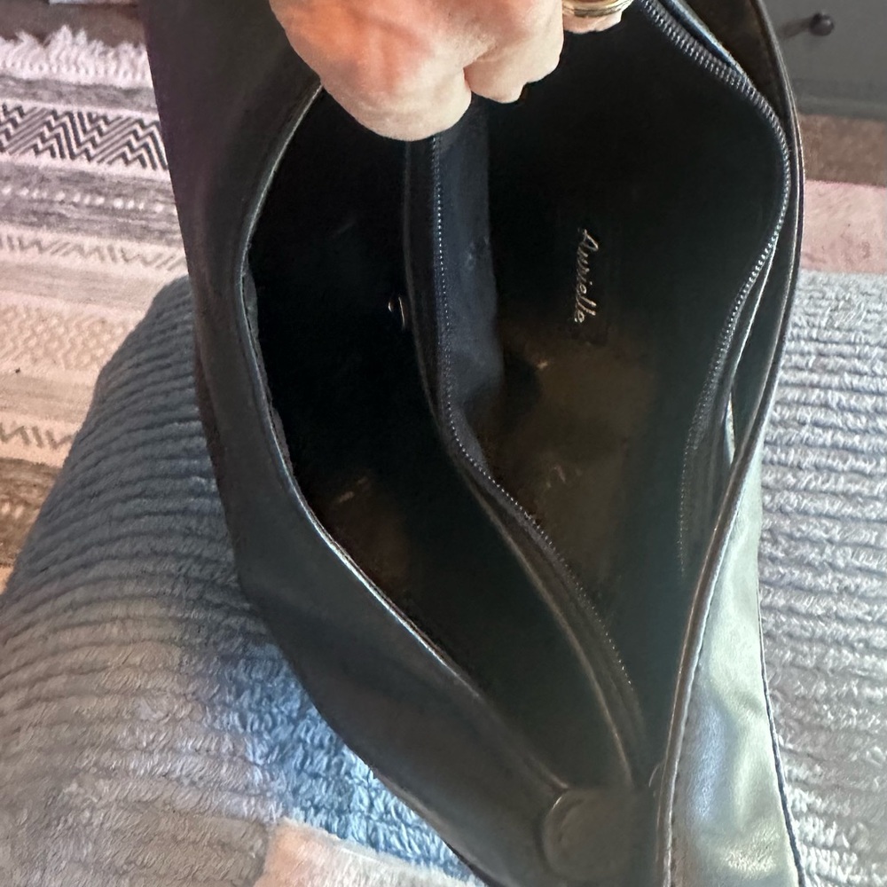 Aurielle Black Leather Shoulder Bag - Picture 5 of 8
